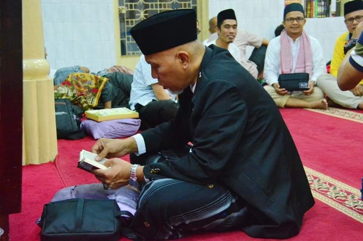 Warga Padang Antusias Itikaf Bersama Wali Kota